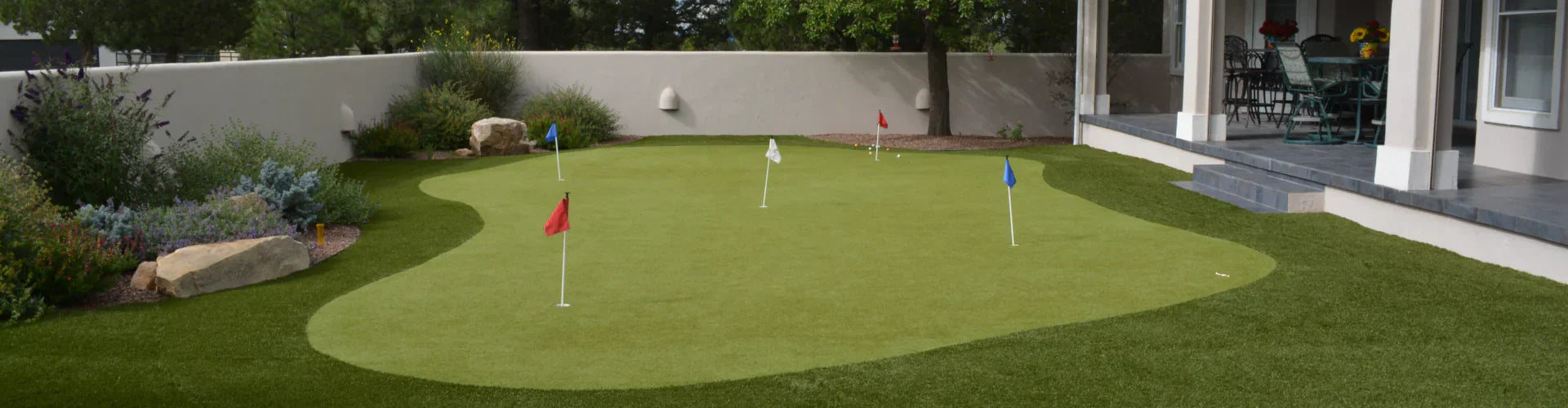 Designing the Ultimate Backyard Putting Green That Matches Your Landscape