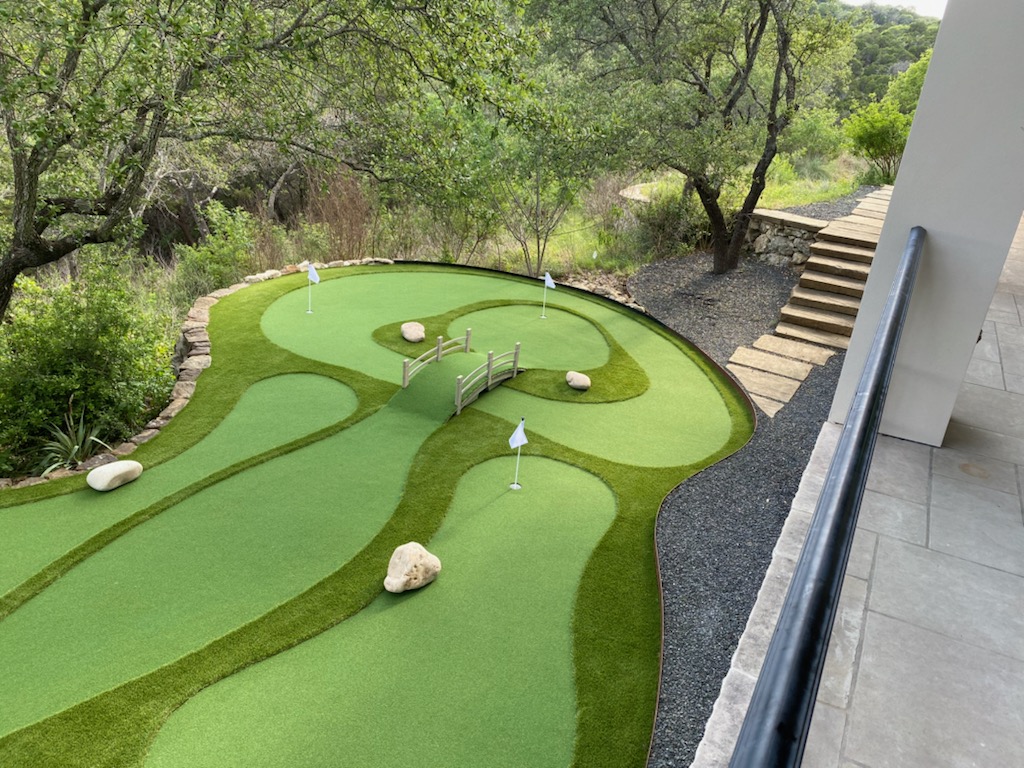 Use creative obstacles for your Edmonton mini golf course