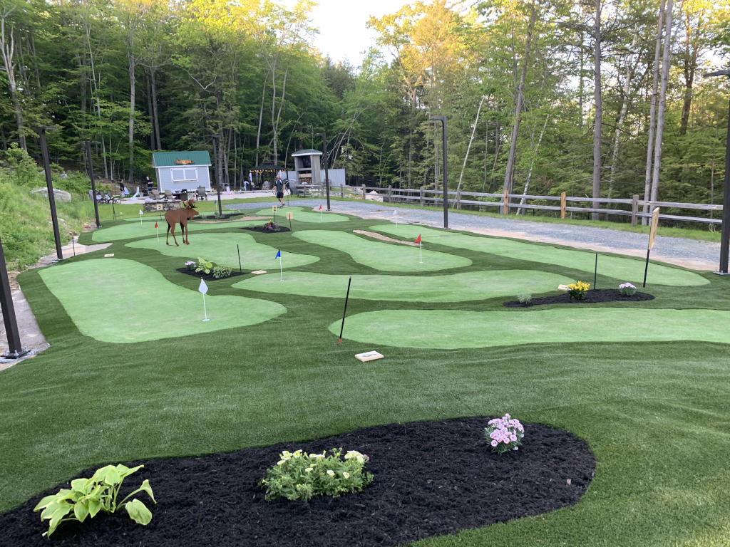 Use versitile settings for your Edmonton mini golf course.